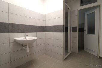 Pronájem skladového prostoru 900 m2 - Moravany, ev.č. 20290 - 9