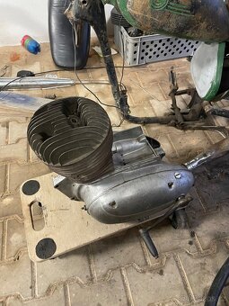 Vrak upravené ČZ + motor jawa 250. - 9