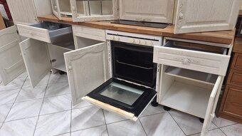 Bílá rustikální kuchyňská linka - 9
