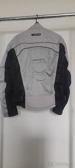 Helmy a oblečení na moto - 9