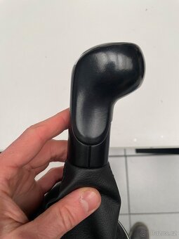Řadicí páka Škoda Fabia 2 Roomster kůže - 9