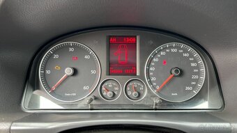 Touran 2.0 TDI 103kW motor BMM, výbava HIGHLINE - 9