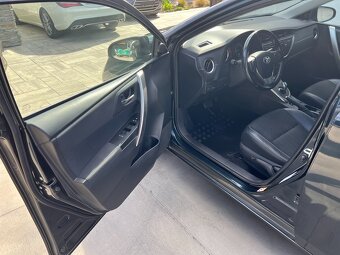 Toyota Auris 1.8 VVT-i HYBRID 1.MAJITEL KAMERA VYHŘ.SEDADLA - 9