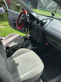 Ford Fiesta - 9