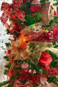 Ozdobený vánoční stromek 160cm a Santa - 9