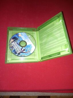 Prodám Xbox One bundle konzole + 2 ovladače + 10 her + Kinec - 9