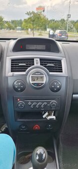 Renaul Mégane II 1.6 16V - 9