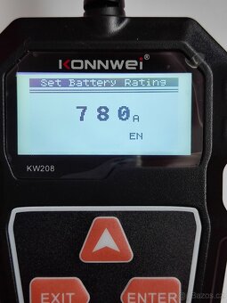 Tester autobaterie KONNWEI KW208. Systémové napětí 12 voltů - 9
