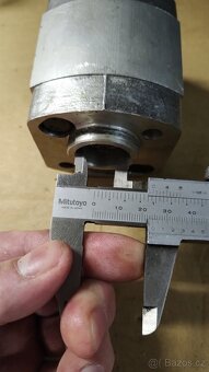 Štípač dříví 6 až 8 tun – hydraulické čerpadlo – NOVÉ - 9