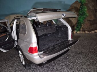 Prodám model 1:18 BMW X5 KYOSHO - 9