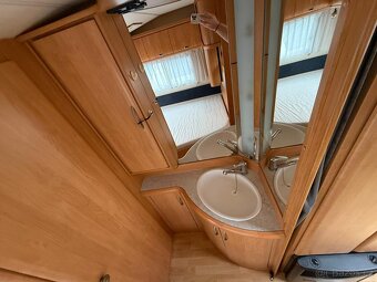 Hobby Excellent 460, 4 osoby, bojler, sprcha, stan - 9