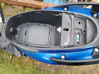 Skútr HECHT EQUIS - 9