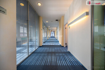 K pronájmu, komerční-kancelářský objekt (až 2.300 m2) s park - 9