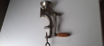 Mlýnky na maso vel.5,mlýnek na mák a odšťavňovač - 9