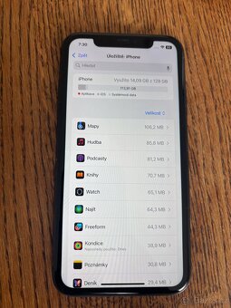 iPhone 11 128 GB černý - 9