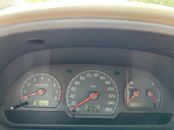 VOLVO S40 Sedan 2.0T 121KW 2000 / KLIMATIZACE / NOVÁ STK - 9