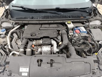 Peugeot 308 SW T9 ALLURE, keyless, nízké km, bez AdBlue - 9