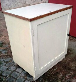 Dřevěné dveře, skříň, stará skříňka 1ks/1500,- - 9