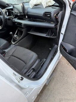 Toyota yaris 1.5i Dynamic Force 2022 motor start - 9