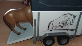 Prodám: hračku Auto a přívěz s koněm - 9