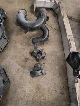 Renault Scénic 3 přední část - 9