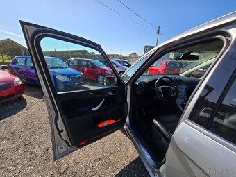 Ford Galaxy 20 TDCi 103KW Ghia 7.místné - 9