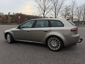 Alfa Romeo 159 Sportwagon 2.4 JTDM, 2007, 238 000 km, manuál - 9