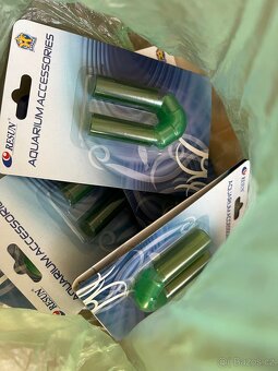 Velky akvariji set police prodana  Vse ostatni zatim je - 9