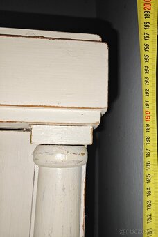 Starožitná kredenc - 9