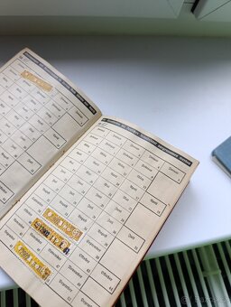 Staré německé doklady z války včetně razítek. - 9