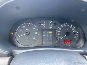 RENAULT CLIO - 9