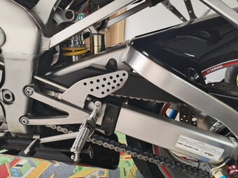 Yamaha R1 - 9