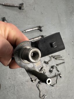 Bmw 2.0D N47 čerpadlo a vstřikovače Bosch 0445116001 - 9