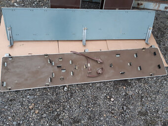 Závěsné poličky z nástaveb voj. vozidel ZIL-131 - 9