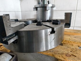 Frézovací sklíčidlo pr. 400mm nezávislé s unašečem - 9