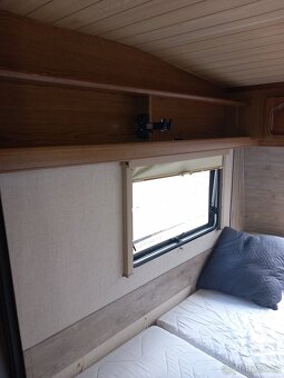 Prodám karavan bürstner Lux - 9