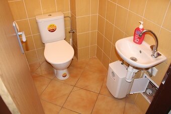 PRONÁJEM OBCHODNÍCH PROSTOR V CENTRU PROSTĚJOVĚ - 9