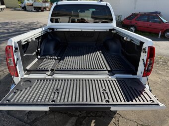 Nissan Navara 3.0 dCi V6 / 4x4 / DPH / KŮŽE - 9