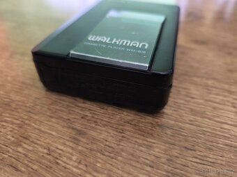 Walkman SONY WM-B18 (made in Japan) + stojánek Aiwa ,čti pop - 9