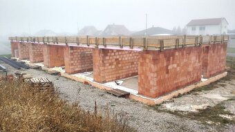 Krajový řadový domek 3+kk se zahradou - 9