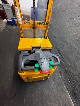 Elektrický vysokozdvižný vozík Jungheinrich za 29.000Kč - 9