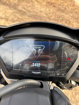 Triumph Speed Triple 1050 RS - 9