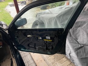 Dveře BMW E46 Sedan Farngruen / Náhradní díly - 9