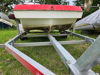 Loďka, člun 2.5x1.25m laminat, motor Mercury 2.5 - 9