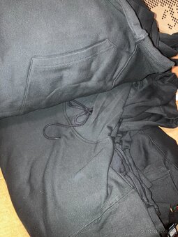 ČERNÉ MIKINY A TRIKA - NOVÉ/NEPRANÉ - 9