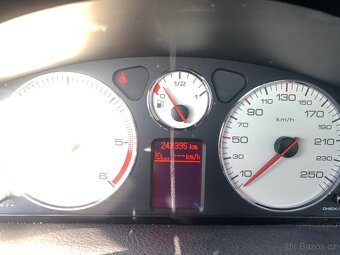PEUGEOT 407 2,2 HDI 16V Premium Pack - 9