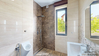 Prodej rodinného domu 6+kk, 543 m² s garáží, saunou a zahrad - 9