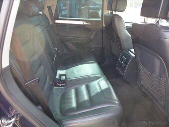 Volkswagen Touareg 3,0 TDi KŮŽE,NAVI,VÝHŘEV,1.MAJ - 9