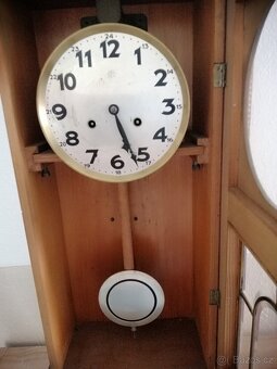 Kyvadlové nástěnné hodiny JUNGHANS - 9