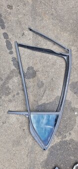 Zadni male okno ze dveri octavia 4 sedan trojuhelnik - 9